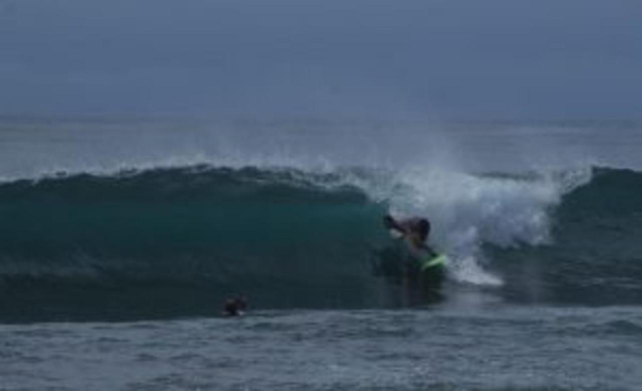 Surf Homestay Katiet ภายนอก รูปภาพ
