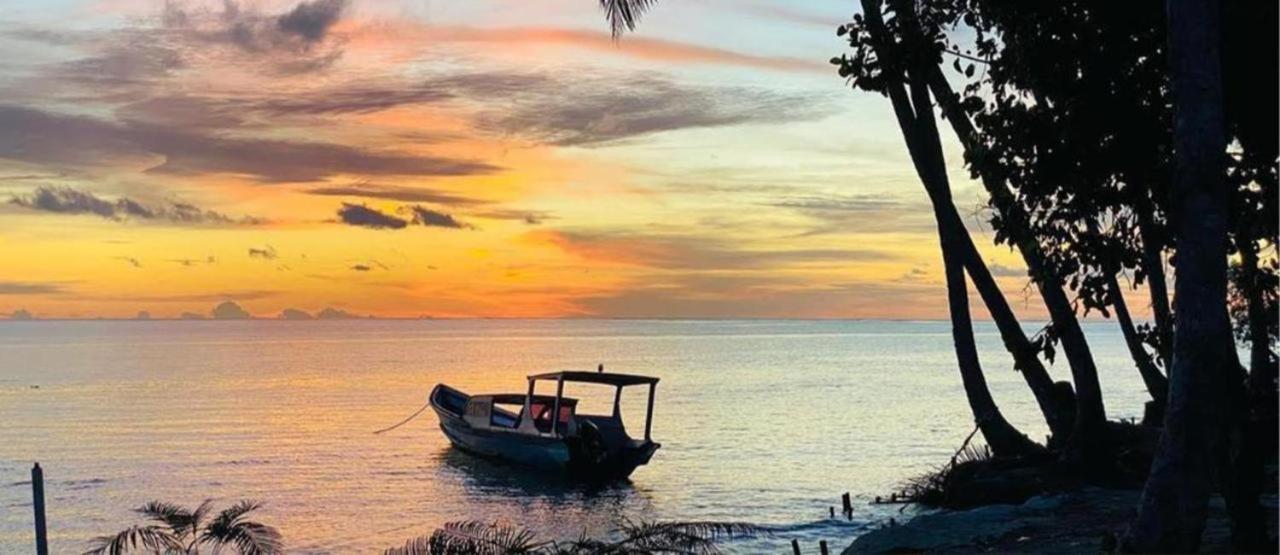 Surf Homestay Katiet ภายนอก รูปภาพ